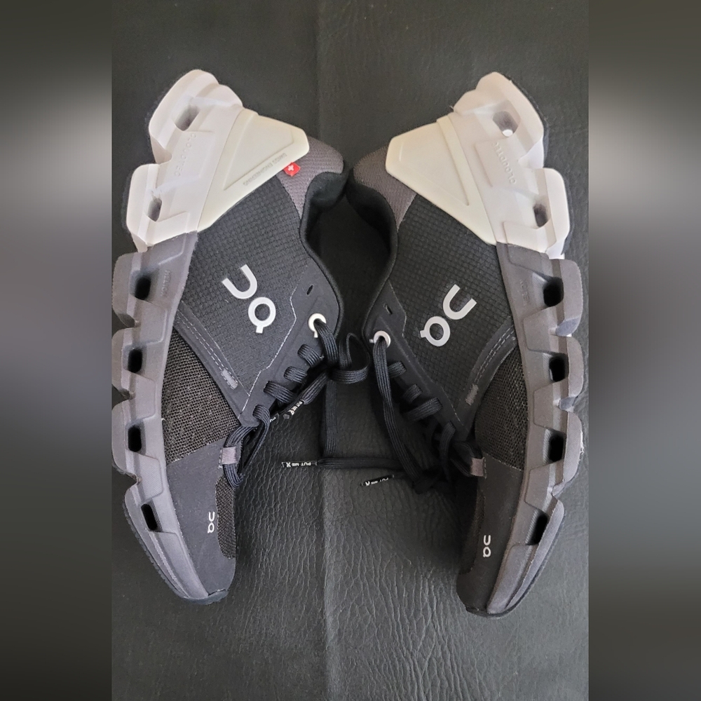 On running sneakers women's size 6.5 Cloudflyer ²